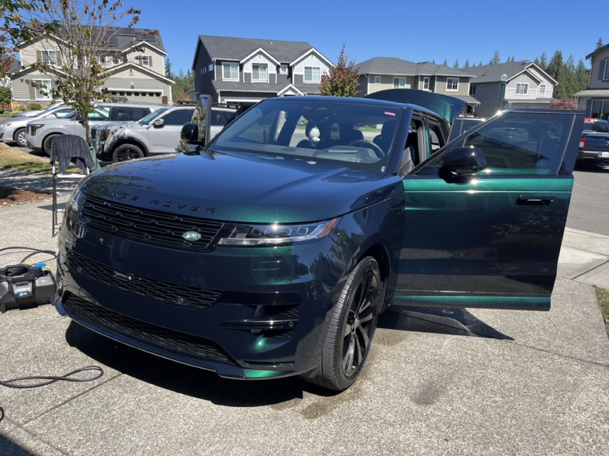 Detailed Range Rover Sport, full interior and exterior clean